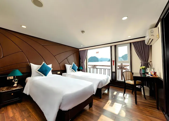 Botel Amanda Cruise Bay 5*