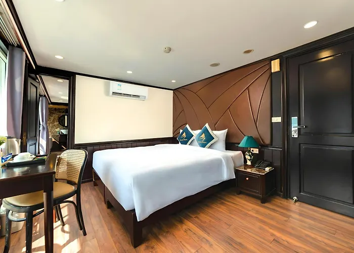 Botel Amanda Cruise Bay 5*